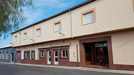 Funeraria y Tanatorio Sor Mónica. Baeza frente de local